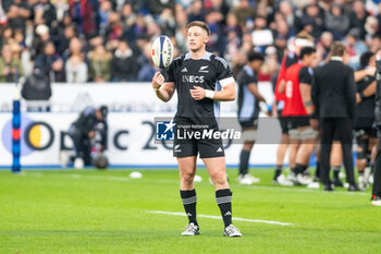 16/11/2024 - Cam Roigard of New Zealand warm up before the Autumn Nations Series 2024, rugby union match between France and New Zealand on 16 November 2024 at Stade de France in Saint-Denis near Paris, France - RUGBY - AUTUMN NATIONS SERIES 2024 - FRANCE V NEW ZEALAND - AUTUMN NATIONS SERIES - RUGBY