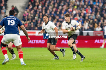 16/11/2024 - Bauden Barrett of New Zealand during the Autumn Nations Series 2024, rugby union match between France and New Zealand on 16 November 2024 at Stade de France in Saint-Denis near Paris, France - RUGBY - AUTUMN NATIONS SERIES 2024 - FRANCE V NEW ZEALAND - AUTUMN NATIONS SERIES - RUGBY