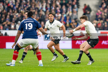 16/11/2024 - Bauden Barrett of New Zealand during the Autumn Nations Series 2024, rugby union match between France and New Zealand on 16 November 2024 at Stade de France in Saint-Denis near Paris, France - RUGBY - AUTUMN NATIONS SERIES 2024 - FRANCE V NEW ZEALAND - AUTUMN NATIONS SERIES - RUGBY