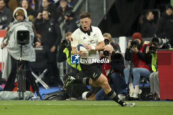 16/11/2024 - Cam Roigard of New Zealand scores a try during the Autumn Nations Series 2024 rugby union test match between France and New Zealand (All Blacks) on 16 November 2024 at Stade de France in Saint-Denis near Paris, France - RUGBY - AUTUMN NATIONS SERIES 2024 - FRANCE V NEW ZEALAND - AUTUMN NATIONS SERIES - RUGBY