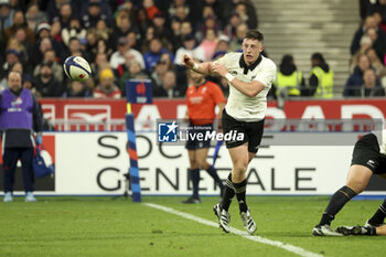 16/11/2024 - Cam Roigard of New Zealand during the Autumn Nations Series 2024 rugby union test match between France and New Zealand (All Blacks) on 16 November 2024 at Stade de France in Saint-Denis near Paris, France - RUGBY - AUTUMN NATIONS SERIES 2024 - FRANCE V NEW ZEALAND - AUTUMN NATIONS SERIES - RUGBY