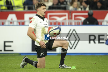 16/11/2024 - Beauden Barrett of New Zealand during the Autumn Nations Series 2024 rugby union test match between France and New Zealand (All Blacks) on 16 November 2024 at Stade de France in Saint-Denis near Paris, France - RUGBY - AUTUMN NATIONS SERIES 2024 - FRANCE V NEW ZEALAND - AUTUMN NATIONS SERIES - RUGBY