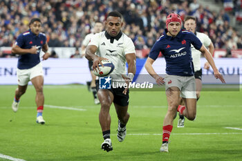 16/11/2024 - Sevu Reece of New Zealand, Louis Bielle Biarrey of France during the Autumn Nations Series 2024 rugby union test match between France and New Zealand (All Blacks) on 16 November 2024 at Stade de France in Saint-Denis near Paris, France - RUGBY - AUTUMN NATIONS SERIES 2024 - FRANCE V NEW ZEALAND - AUTUMN NATIONS SERIES - RUGBY