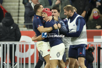 16/11/2024 - Louis Bielle Biarrey of France (R) celebrates his try with Thomas Ramos during the Autumn Nations Series 2024 rugby union test match between France and New Zealand (All Blacks) on 16 November 2024 at Stade de France in Saint-Denis near Paris, France - RUGBY - AUTUMN NATIONS SERIES 2024 - FRANCE V NEW ZEALAND - AUTUMN NATIONS SERIES - RUGBY