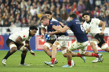 16/11/2024 - Gregory Alldritt of France, left Peter Lakai of New Zealand during the Autumn Nations Series 2024 rugby union test match between France and New Zealand (All Blacks) on 16 November 2024 at Stade de France in Saint-Denis near Paris, France - RUGBY - AUTUMN NATIONS SERIES 2024 - FRANCE V NEW ZEALAND - AUTUMN NATIONS SERIES - RUGBY