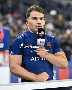 16/11/2024 - Antoine Dupont on the TF1 TV set during the Autumn Nations Series XV rugby match France VS New Zealand All Blacks at Stade de France in Saint Denis near Paris, on November 16 2024. Photo Victor Joly / DPPI - RUGBY - AUTUMN NATIONS SERIES 2024 - FRANCE V NEW ZEALAND - AUTUMN NATIONS SERIES - RUGBY