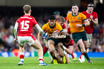 2024-11-17 - Joseph-Aukuso Suaalii of Australia is tackled by Jac Morgan of Wales during the 2024 Autumn Nations Series rugby union match between Wales and Australia on 17 November 2024 at Millenium Stadium in Cardiff, Wales - RUGBY - AUTUMN NATIONS SERIES 2024 - WALES V AUSTRALIA - AUTUMN NATIONS SERIES - RUGBY