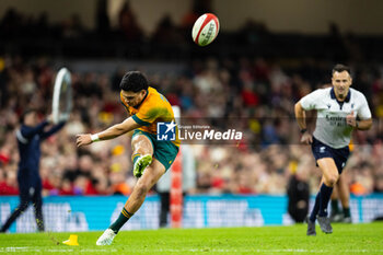 2024-11-17 - Noah Lolesio of Australia kicks a conversion during the 2024 Autumn Nations Series rugby union match between Wales and Australia on 17 November 2024 at Millenium Stadium in Cardiff, Wales - RUGBY - AUTUMN NATIONS SERIES 2024 - WALES V AUSTRALIA - AUTUMN NATIONS SERIES - RUGBY