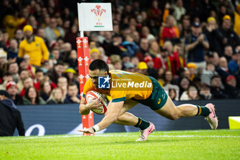 2024-11-17 - Tom Wright of Australia scores his sides sixth try during the 2024 Autumn Nations Series rugby union match between Wales and Australia on 17 November 2024 at Millenium Stadium in Cardiff, Wales - RUGBY - AUTUMN NATIONS SERIES 2024 - WALES V AUSTRALIA - AUTUMN NATIONS SERIES - RUGBY