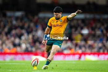 2024-11-17 - Noah Lolesio of Australia kicks a conversion during the 2024 Autumn Nations Series rugby union match between Wales and Australia on 17 November 2024 at Millenium Stadium in Cardiff, Wales - RUGBY - AUTUMN NATIONS SERIES 2024 - WALES V AUSTRALIA - AUTUMN NATIONS SERIES - RUGBY