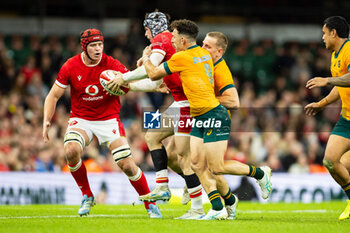 2024-11-17 - Tom Rogers of Wales tries to offload to James Botham during the 2024 Autumn Nations Series rugby union match between Wales and Australia on 17 November 2024 at Millenium Stadium in Cardiff, Wales - RUGBY - AUTUMN NATIONS SERIES 2024 - WALES V AUSTRALIA - AUTUMN NATIONS SERIES - RUGBY