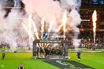 24/05/2024 - Hollywoodbets Sharks players celebrate after winning the European Rugby Challenge Cup, Final rugby union match between Gloucester Rugby and Hollywoodbets Sharks on 24 May 2024 at Tottenham Hotspur Stadium in London, England - RUGBY - CHALLENGE CUP - FINAL - GLOUCESTER V SHARKS - CHALLENGE CUP - RUGBY