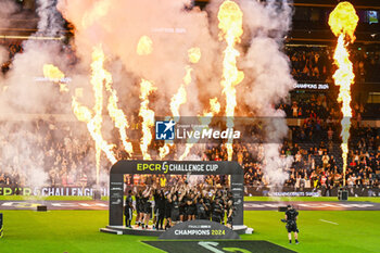 24/05/2024 - Hollywoodbets Sharks players celebrate after winning the European Rugby Challenge Cup, Final rugby union match between Gloucester Rugby and Hollywoodbets Sharks on 24 May 2024 at Tottenham Hotspur Stadium in London, England - RUGBY - CHALLENGE CUP - FINAL - GLOUCESTER V SHARKS - CHALLENGE CUP - RUGBY