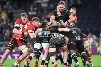 24/05/2024 - Hollywoodbets Sharks Lock Gerbrandt Grobler (5, standing), leads the maul during the European Rugby Challenge Cup, Final rugby union match between Gloucester Rugby and Hollywoodbets Sharks on 24 May 2024 at Tottenham Hotspur Stadium in London, England - RUGBY - CHALLENGE CUP - FINAL - GLOUCESTER V SHARKS - CHALLENGE CUP - RUGBY