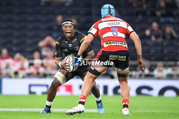 24/05/2024 - Hollywoodbets Sharks Back row Phepsi Buthelezi (8) and Gloucester Rugby Back Row Zach Mercer (8) during the European Rugby Challenge Cup, Final rugby union match between Gloucester Rugby and Hollywoodbets Sharks on 24 May 2024 at Tottenham Hotspur Stadium in London, England - RUGBY - CHALLENGE CUP - FINAL - GLOUCESTER V SHARKS - CHALLENGE CUP - RUGBY