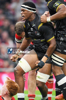 24/05/2024 - Hollywoodbets Sharks Back row Phepsi Buthelezi (8) celebrates his try during the European Rugby Challenge Cup, Final rugby union match between Gloucester Rugby and Hollywoodbets Sharks on 24 May 2024 at Tottenham Hotspur Stadium in London, England - RUGBY - CHALLENGE CUP - FINAL - GLOUCESTER V SHARKS - CHALLENGE CUP - RUGBY