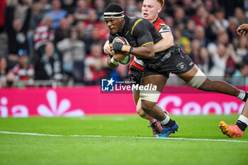 24/05/2024 - Hollywoodbets Sharks Back row Phepsi Buthelezi (8) scores a try during the European Rugby Challenge Cup, Final rugby union match between Gloucester Rugby and Hollywoodbets Sharks on 24 May 2024 at Tottenham Hotspur Stadium in London, England - RUGBY - CHALLENGE CUP - FINAL - GLOUCESTER V SHARKS - CHALLENGE CUP - RUGBY