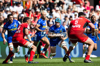 2024-04-14 - Ross Vintcent of Exeter Chiefs lines up Richie Arnold of Toulouse during the European Rugby Champions Cup, quarter final, rugby union match between Stade Toulousain (Toulouse) and Exeter Chiefs on 14 April 2024 at Stade Ernest-Wallon in Toulouse, France - RUGBY - CHAMPIONS CUP - TOULOUSE V EXETER - CHAMPIONS CUP - RUGBY