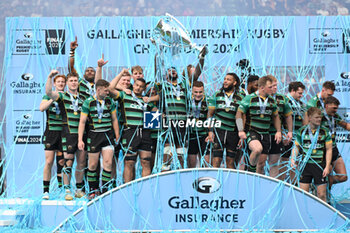 2024-06-08 - The Northampton Saints Players celebrate with the trophy after winning the English championship, Gallagher Premiership Rugby Union Final match between Northampton Saints and Bath Rugby on 8 June 2024 at Twickenham stadium in Richmond, London, England - RUGBY - ENGLISH CHAMPIONSHIP - FINAL - NORTHAMPTON V BATH - PREMERSHIP RUGBY UNION - RUGBY