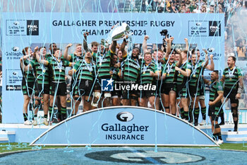 2024-06-08 - The Northampton Saints Players celebrate with the trophy after winning the English championship, Gallagher Premiership Rugby Union Final match between Northampton Saints and Bath Rugby on 8 June 2024 at Twickenham stadium in Richmond, London, England - RUGBY - ENGLISH CHAMPIONSHIP - FINAL - NORTHAMPTON V BATH - PREMERSHIP RUGBY UNION - RUGBY