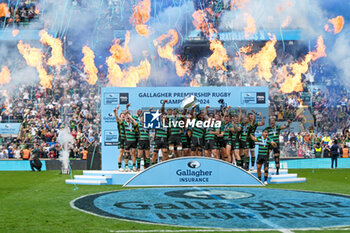 2024-06-08 - The Northampton Saints Players celebrate with the trophy after winning the English championship, Gallagher Premiership Rugby Union Final match between Northampton Saints and Bath Rugby on 8 June 2024 at Twickenham stadium in Richmond, London, England - RUGBY - ENGLISH CHAMPIONSHIP - FINAL - NORTHAMPTON V BATH - PREMERSHIP RUGBY UNION - RUGBY