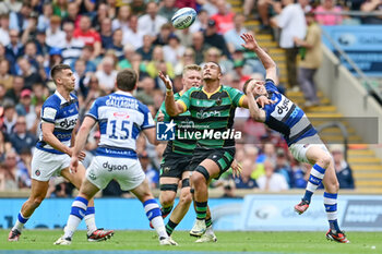 2024-06-08 - Northampton Saints back row Juarno Augustus (8) has eyes on the ball during the English championship, Gallagher Premiership Rugby Union Final match between Northampton Saints and Bath Rugby on 8 June 2024 at Twickenham stadium in Richmond, London, England - RUGBY - ENGLISH CHAMPIONSHIP - FINAL - NORTHAMPTON V BATH - PREMERSHIP RUGBY UNION - RUGBY