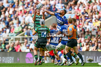 2024-06-08 - Northampton Saints fullback George Furbank (15) takes a catch under pressure from Bath wing Joe Cokanasiga (14) during the English championship, Gallagher Premiership Rugby Union Final match between Northampton Saints and Bath Rugby on 8 June 2024 at Twickenham stadium in Richmond, London, England - RUGBY - ENGLISH CHAMPIONSHIP - FINAL - NORTHAMPTON V BATH - PREMERSHIP RUGBY UNION - RUGBY