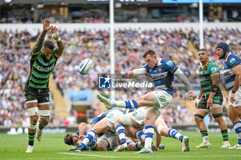 2024-06-08 - Bath scrum half Ben Spencer kicks under pressure from Northampton Saints back row Courtney Laws during the English championship, Gallagher Premiership Rugby Union Final match between Northampton Saints and Bath Rugby on 8 June 2024 at Twickenham stadium in Richmond, London, England - RUGBY - ENGLISH CHAMPIONSHIP - FINAL - NORTHAMPTON V BATH - PREMERSHIP RUGBY UNION - RUGBY