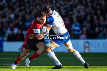 2024-10-12 - Seb Blake of Gloucester Rugby under pressure from Josh Bayliss of Bath Rugby during the English championship Gallagher Premiership Rugby Union match between Gloucester Rugby and Bath Rugby on 12 October 2024 at the Kingsholm Stadium in Gloucester, England - RUGBY - ENGLISH CHAMPIONSHIP - GLOUCESTER V BATH - PREMERSHIP RUGBY UNION - RUGBY