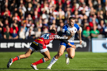 2024-10-12 - Will Butt of Bath Rugby under pressure from Santi Carreras of Gloucester Rugby during the English championship Gallagher Premiership Rugby Union match between Gloucester Rugby and Bath Rugby on 12 October 2024 at the Kingsholm Stadium in Gloucester, England - RUGBY - ENGLISH CHAMPIONSHIP - GLOUCESTER V BATH - PREMERSHIP RUGBY UNION - RUGBY