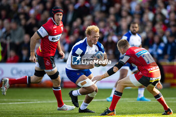 2024-10-12 - Miles Reid of Bath Rugby and Finn Russell of Bath Rugby during the English championship Gallagher Premiership Rugby Union match between Gloucester Rugby and Bath Rugby on 12 October 2024 at the Kingsholm Stadium in Gloucester, England - RUGBY - ENGLISH CHAMPIONSHIP - GLOUCESTER V BATH - PREMERSHIP RUGBY UNION - RUGBY