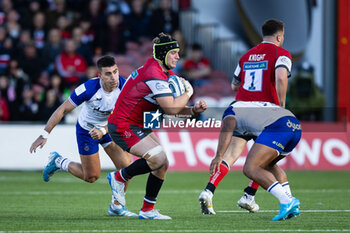 2024-10-12 - Jack Clement of Gloucester Rugby under pressure from Ollie Lawrence of Bath Rugby during the English championship Gallagher Premiership Rugby Union match between Gloucester Rugby and Bath Rugby on 12 October 2024 at the Kingsholm Stadium in Gloucester, England - RUGBY - ENGLISH CHAMPIONSHIP - GLOUCESTER V BATH - PREMERSHIP RUGBY UNION - RUGBY