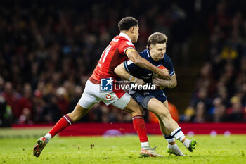 2024-02-03 - Kyle Rowe of Scotland under pressure from Rio Dyer of Wales during the 2024 Six nations Championship, rugby union match between Wales and Scotland on 3 February 2024 at Millenium Stadium in Cardiff, Wales - RUGBY - SIX NATIONS 2024 - WALES V SCOTLAND - SIX NATIONS - RUGBY