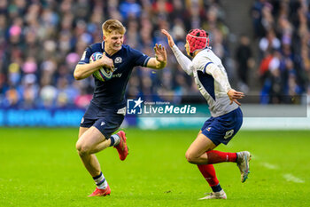 2024-02-10 - Harry Paterson of Scotland looks to fend off Louis Bielle-Biarrey of France during the 2024 Six nations Championship, rugby union match between Scotland and France on 10 February 2024 at Scottish Gas Murrayfield in Edinburgh, Scotland - RUGBY - SIX NATIONS 2024 - SCOTLAND V FRANCE - SIX NATIONS - RUGBY