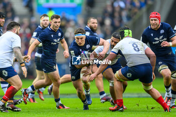 2024-02-10 - Rory Darge of Scotland runs at Gregory Alldritt of France during the 2024 Six nations Championship, rugby union match between Scotland and France on 10 February 2024 at Scottish Gas Murrayfield in Edinburgh, Scotland - RUGBY - SIX NATIONS 2024 - SCOTLAND V FRANCE - SIX NATIONS - RUGBY