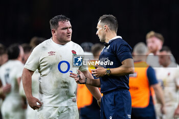 2024-02-10 - Referee James Doleman explains a decision to Jamie George of England during the 2024 Six nations Championship, rugby union match between England and Wales on 10 February 2024 at Twickenham stadium in London, England - RUGBY - SIX NATIONS 2024 - ENGLAND V WALES - SIX NATIONS - RUGBY