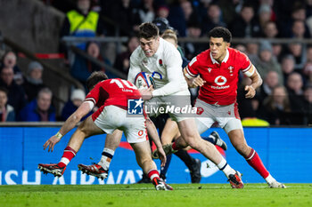 2024-02-10 - Tommy Freeman of England under pressure from Ioan Lloyd of Wales during the 2024 Six nations Championship, rugby union match between England and Wales on 10 February 2024 at Twickenham stadium in London, England - RUGBY - SIX NATIONS 2024 - ENGLAND V WALES - SIX NATIONS - RUGBY