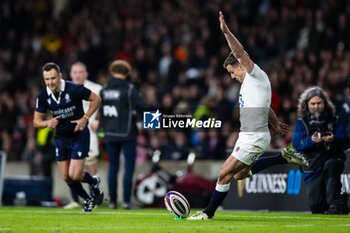 2024-02-10 - George Ford of England kicks at goal but misses the conversion during the 2024 Six nations Championship, rugby union match between England and Wales on 10 February 2024 at Twickenham stadium in London, England - RUGBY - SIX NATIONS 2024 - ENGLAND V WALES - SIX NATIONS - RUGBY
