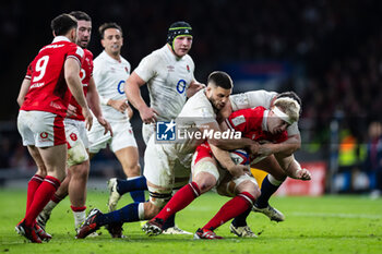 2024-02-10 - Aaron Wainwright of Wales under pressure from Ethan Roots of England during the 2024 Six nations Championship, rugby union match between England and Wales on 10 February 2024 at Twickenham stadium in London, England - RUGBY - SIX NATIONS 2024 - ENGLAND V WALES - SIX NATIONS - RUGBY