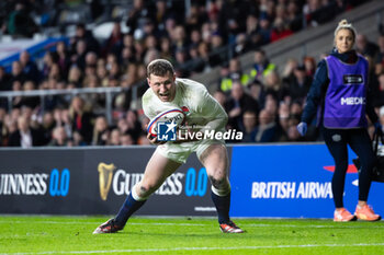 2024-02-10 - Fraser Dingwall of England on his way to scoring during the 2024 Six nations Championship, rugby union match between England and Wales on 10 February 2024 at Twickenham stadium in London, England - RUGBY - SIX NATIONS 2024 - ENGLAND V WALES - SIX NATIONS - RUGBY