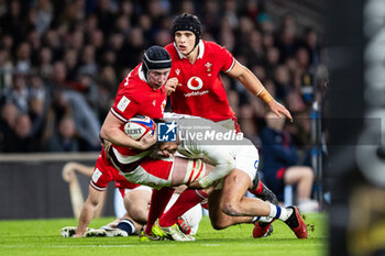 2024-02-10 - Adam Beard of Wales is tackled by Henry Slade of England during the 2024 Six nations Championship, rugby union match between England and Wales on 10 February 2024 at Twickenham stadium in London, England - RUGBY - SIX NATIONS 2024 - ENGLAND V WALES - SIX NATIONS - RUGBY