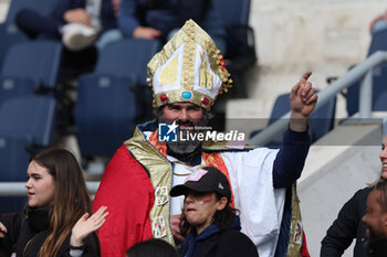2024-03-09 - Rome, Italy 09.03.2024: Fans mask pope during the Guinness Six Nations 2024 tournament match between Italy and Scotland at Stadio Olimpico on March 09, 2024 in Rome, Italy.
 - ITALY VS SCOTLAND - SIX NATIONS - RUGBY
