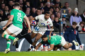 2024-03-09 - Immanuel Feyi-Waboso of England evades the tackle of Bundee Aki of Ireland during the 2024 Six Nations Championship, rugby union match between England and Ireland on 9 March 2024 at Twickenham stadium in London, England - RUGBY - SIX NATIONS 2024 - ENGLAND V IRELAND - SIX NATIONS - RUGBY