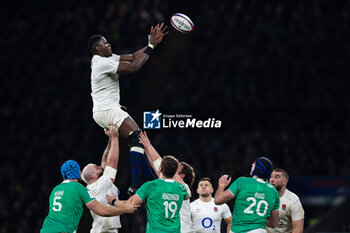 09/03/2024 - Maro Itoje of England claims the lineout during the 2024 Six Nations Championship, rugby union match between England and Ireland on 9 March 2024 at Twickenham stadium in London, England - RUGBY - SIX NATIONS 2024 - ENGLAND V IRELAND - 6 NAZIONI - RUGBY