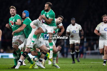 2024-03-09 - Jamison Gibson-Park of Ireland claims the high ball during the 2024 Six Nations Championship, rugby union match between England and Ireland on 9 March 2024 at Twickenham stadium in London, England - RUGBY - SIX NATIONS 2024 - ENGLAND V IRELAND - SIX NATIONS - RUGBY