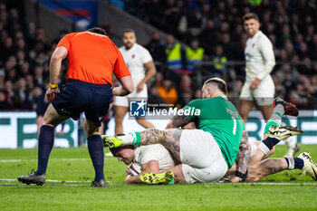 2024-03-09 - Ben Earl of England scores his sides third try during the 2024 Six Nations Championship, rugby union match between England and Ireland on 9 March 2024 at Twickenham stadium in London, England - RUGBY - SIX NATIONS 2024 - ENGLAND V IRELAND - SIX NATIONS - RUGBY