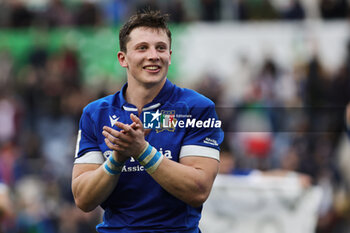 2024-03-09 - Ross Vintcent of Italy greets his fans at the end of the 2024 Six nations Championship, rugby union match between Italy and Scotland on March 9, 2024 at Stadio Olimpico in Rome, Italy - RUGBY - SIX NATIONS 2024 - ITALY V SCOTLAND - SIX NATIONS - RUGBY