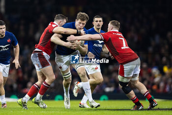10/03/2024 - Thibaud Flament of France under pressure from Elliot Dee of Wales during the 2024 Six nations Championship, rugby union match between Wales and France on 10 March 2024 at Millenium Stadium in Cardiff, Wales - RUGBY - SIX NATIONS 2024 - WALES V FRANCE - 6 NAZIONI - RUGBY