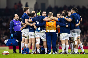 2024-03-10 - France players huddle waiting for a conversion during the 2024 Six nations Championship, rugby union match between Wales and France on 10 March 2024 at Millenium Stadium in Cardiff, Wales - RUGBY - SIX NATIONS 2024 - WALES V FRANCE - SIX NATIONS - RUGBY