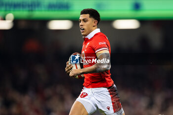 2024-03-10 - Rio Dyer of Wales runs to score his sides first try during the 2024 Six nations Championship, rugby union match between Wales and France on 10 March 2024 at Millenium Stadium in Cardiff, Wales - RUGBY - SIX NATIONS 2024 - WALES V FRANCE - SIX NATIONS - RUGBY